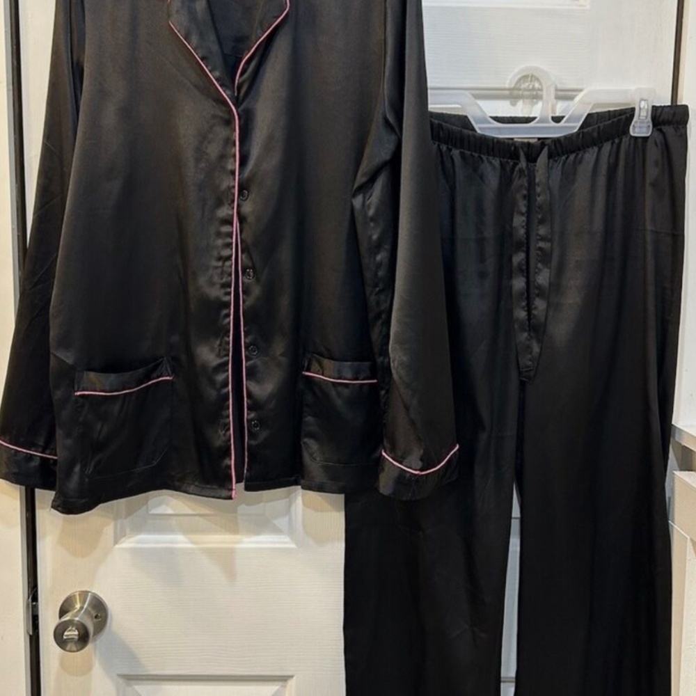 Victoria’s Secret Silky Satin Pajama Set Black Size Medium